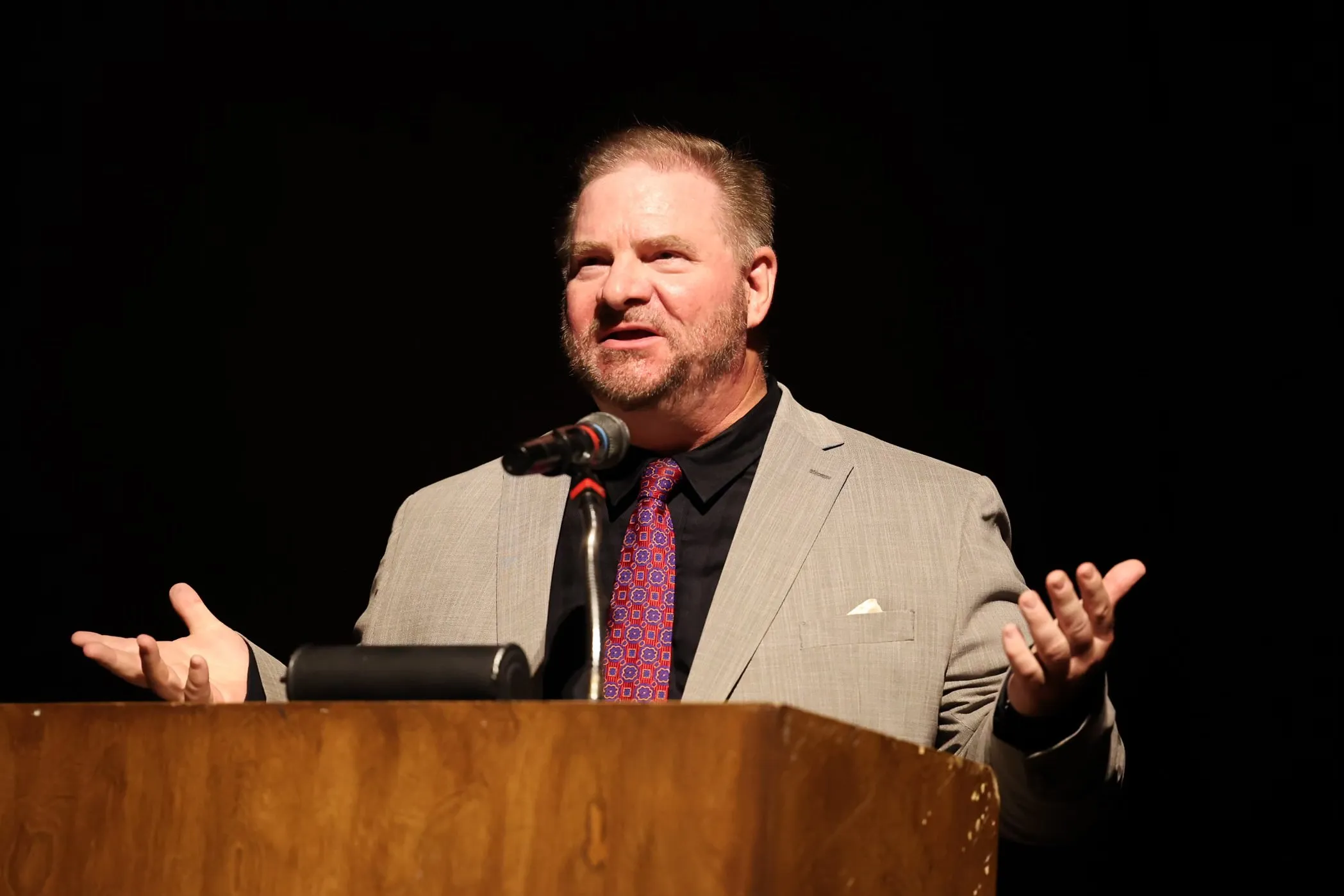 Richard A. “Rick” Green speaks at the School of Journalism and Media's Meet The Editor event on Oct. 3.