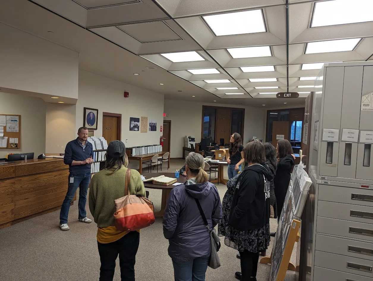 Students visit KDLA archives.